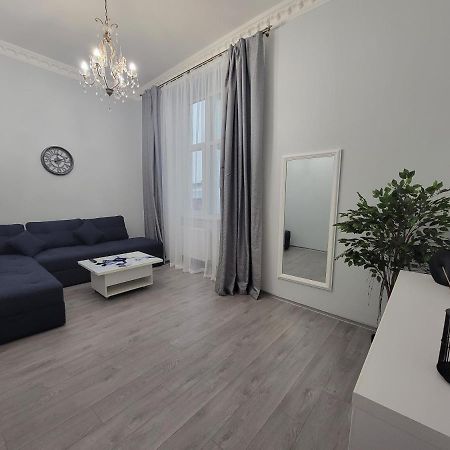 Warm & Cozy Apartment In The Heart Of Historical Leópolis Exterior foto