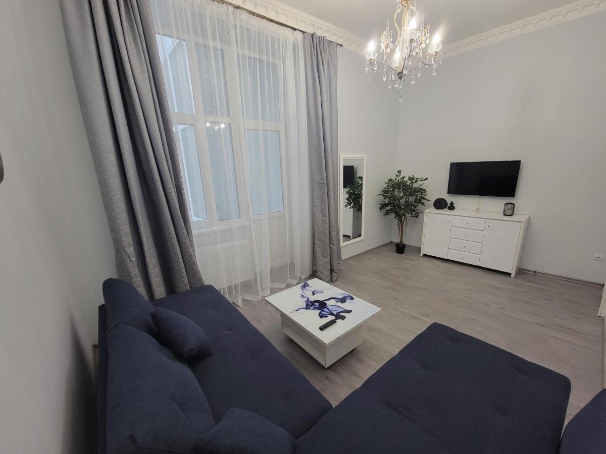 Warm & Cozy Apartment In The Heart Of Historical Leópolis Exterior foto