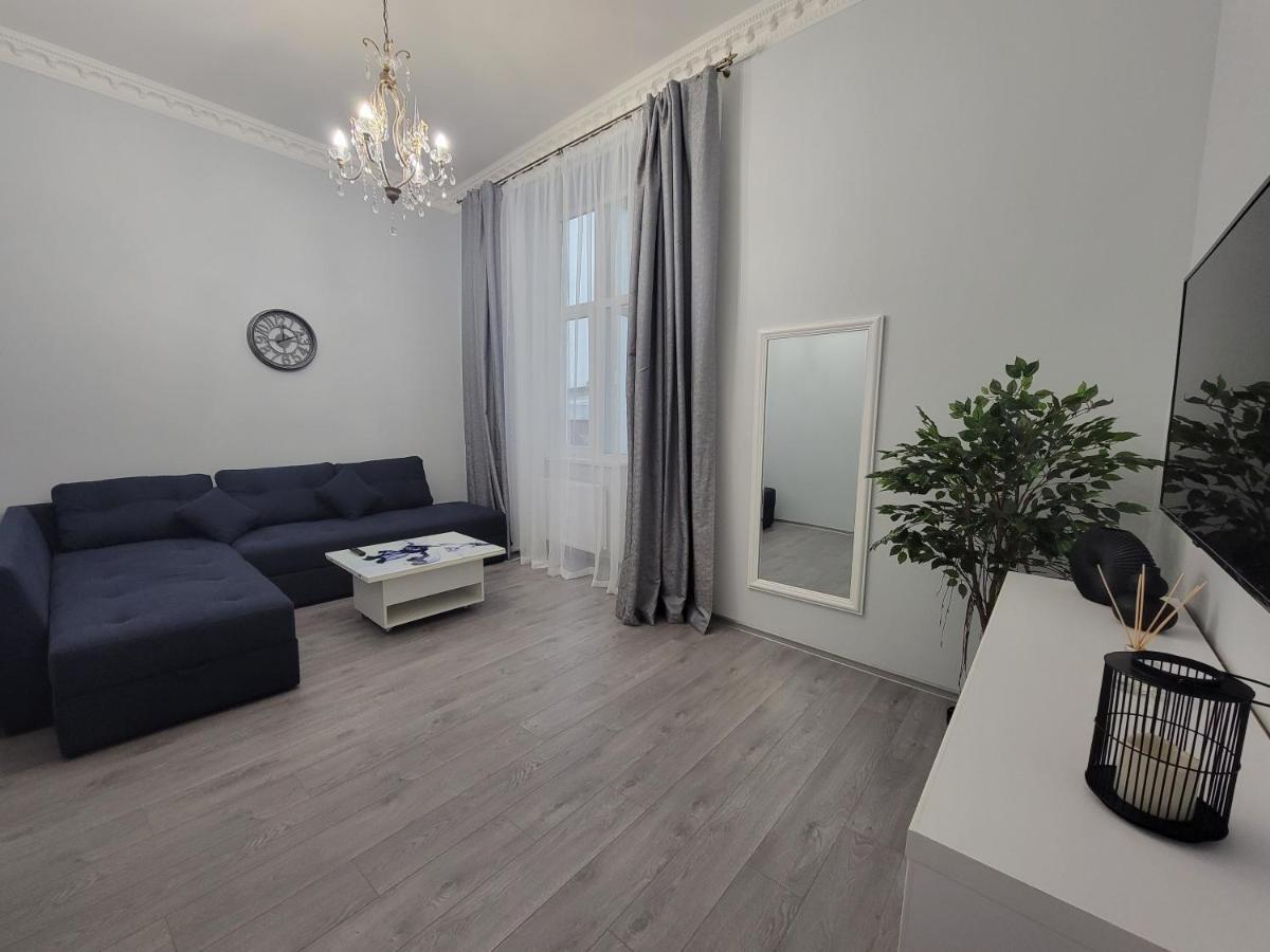 Warm & Cozy Apartment In The Heart Of Historical Leópolis Exterior foto